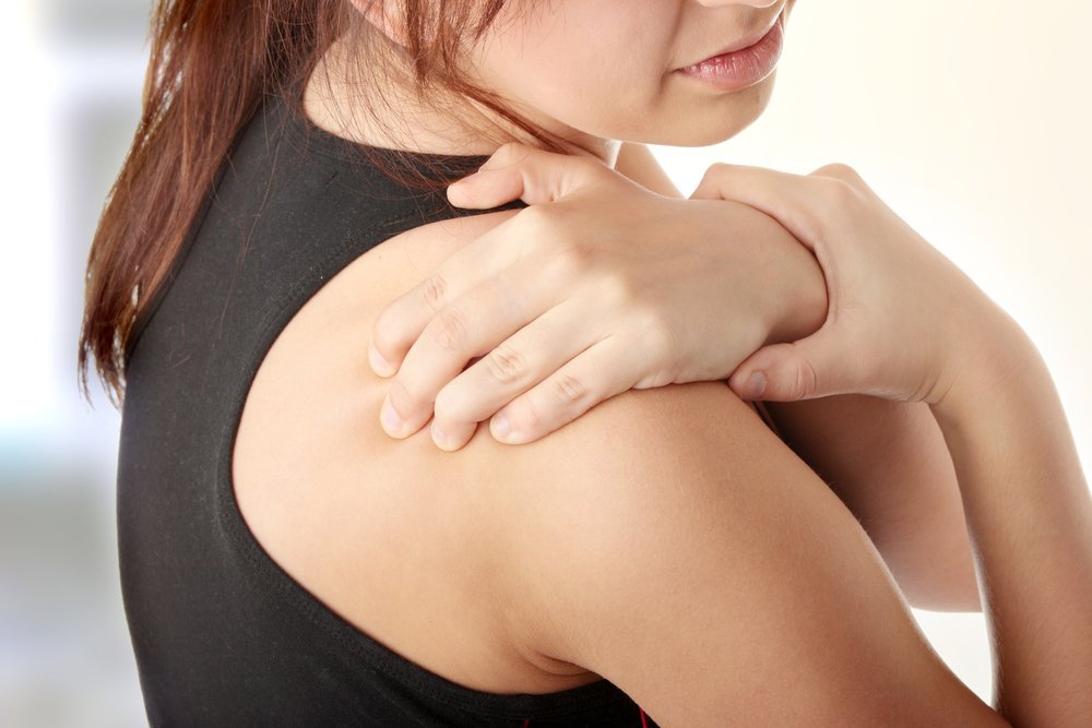 Боли в плечевых суставах: причины и лечение