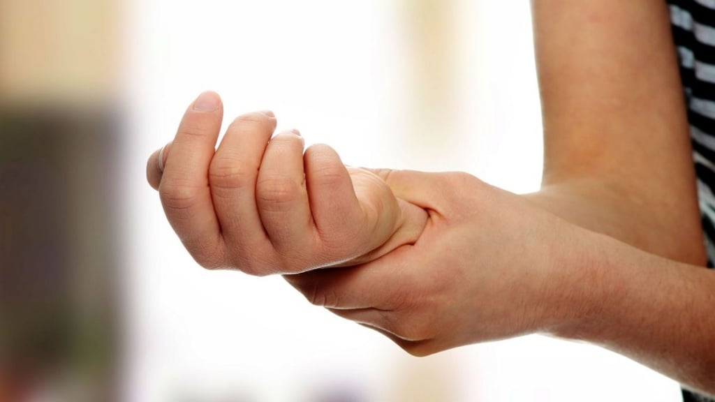 Остеохондроз руки: причины и симптомы. Лечение остеохондроза