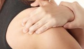 Боли в плечевых суставах: причины и лечение 